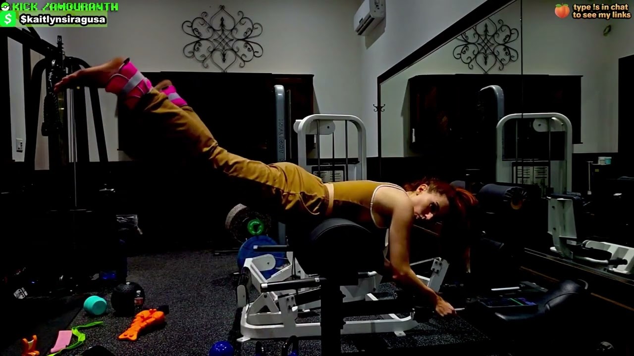 Amouranth’s Quick Core Workout!