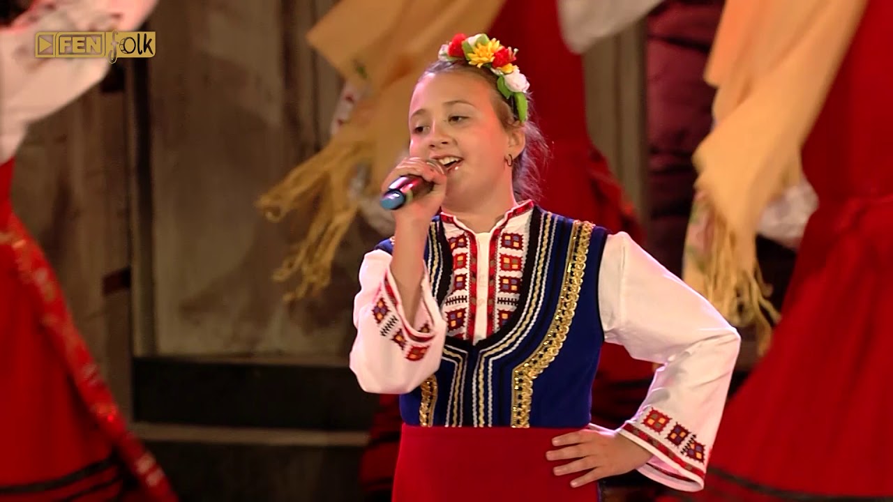 РАДОСТИНА КЕХАЙОВА - Девойче бело, цървено / Детски Пирин фолк 2017