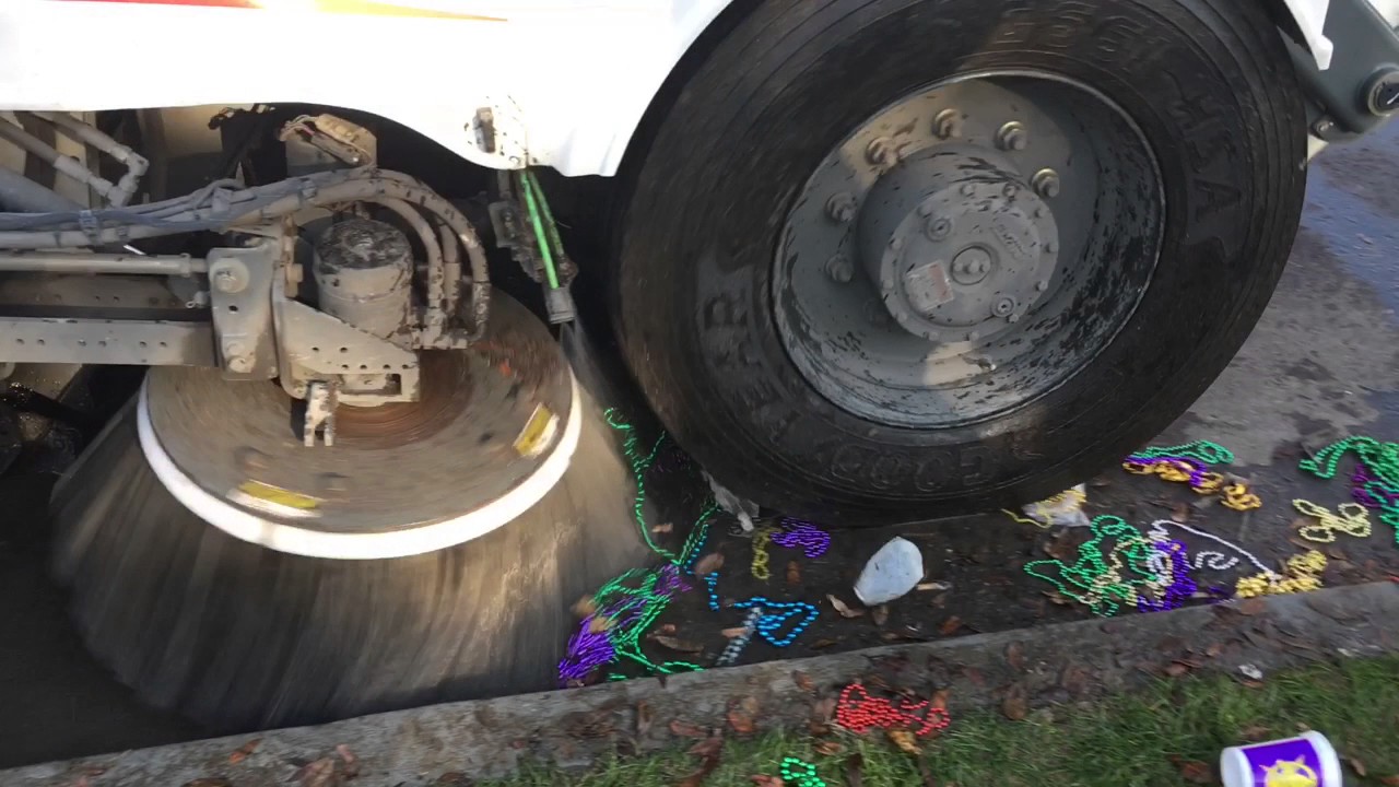 Cleaning up New Orleans Mardi Gras 2017