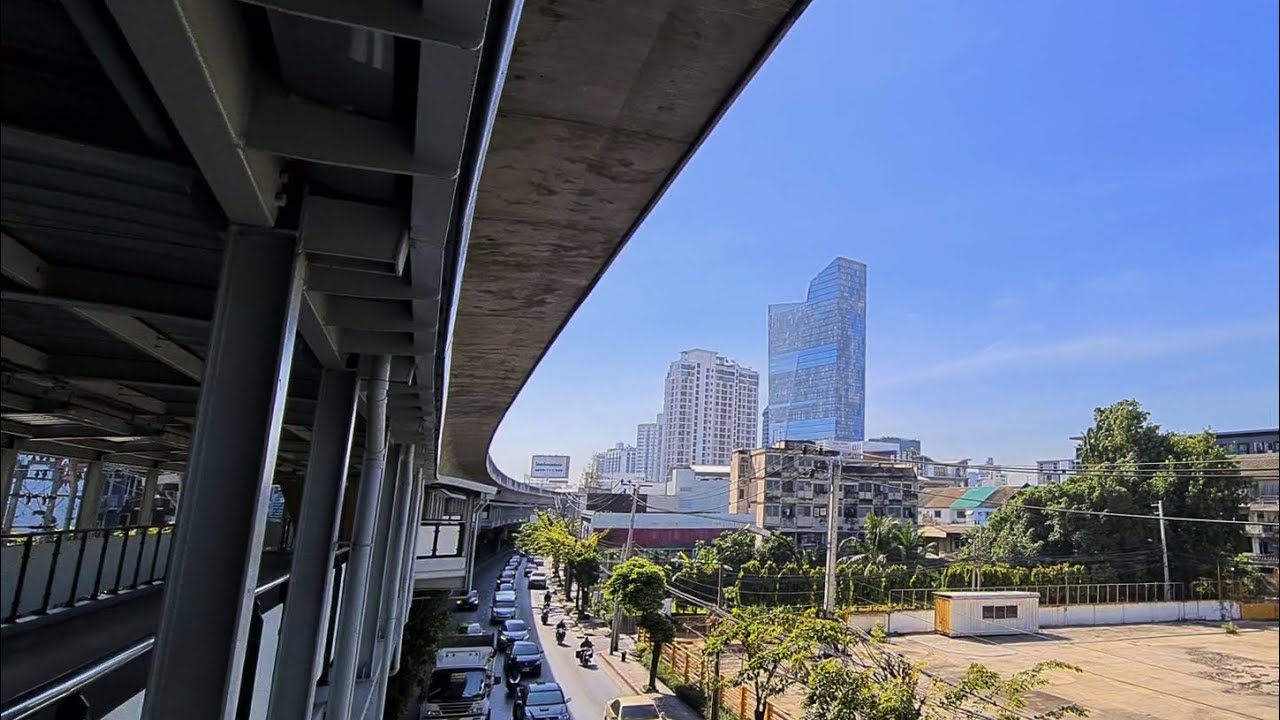 Bangkok Walking Punnawithi BTS Skywalk to True Digital park