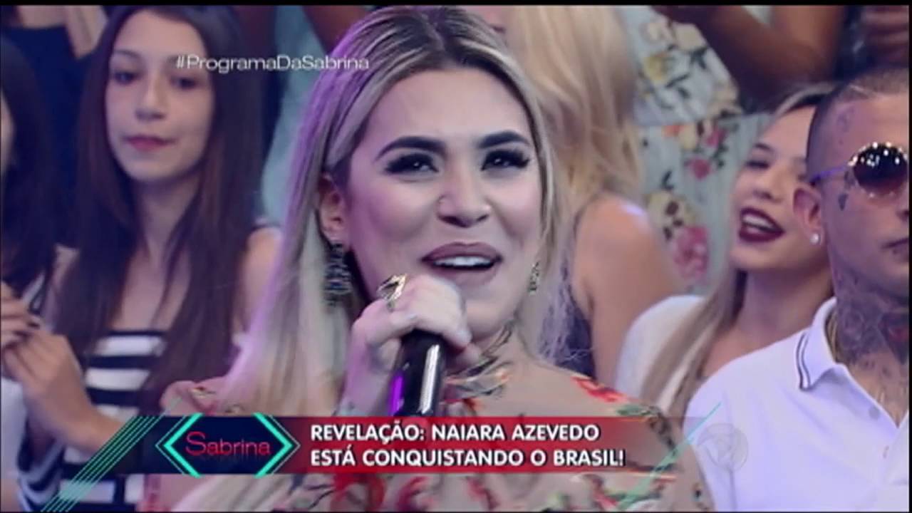Naiara Azevedo faz a galera dançar ao som de 