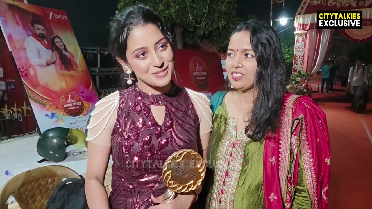 মায়ের সাথে প্রথমবার অ্যাওয়ার্ড হাতে পারুল, শুনুন তার অভিজ্ঞতা #zeebangla #parineeta #entertainment 