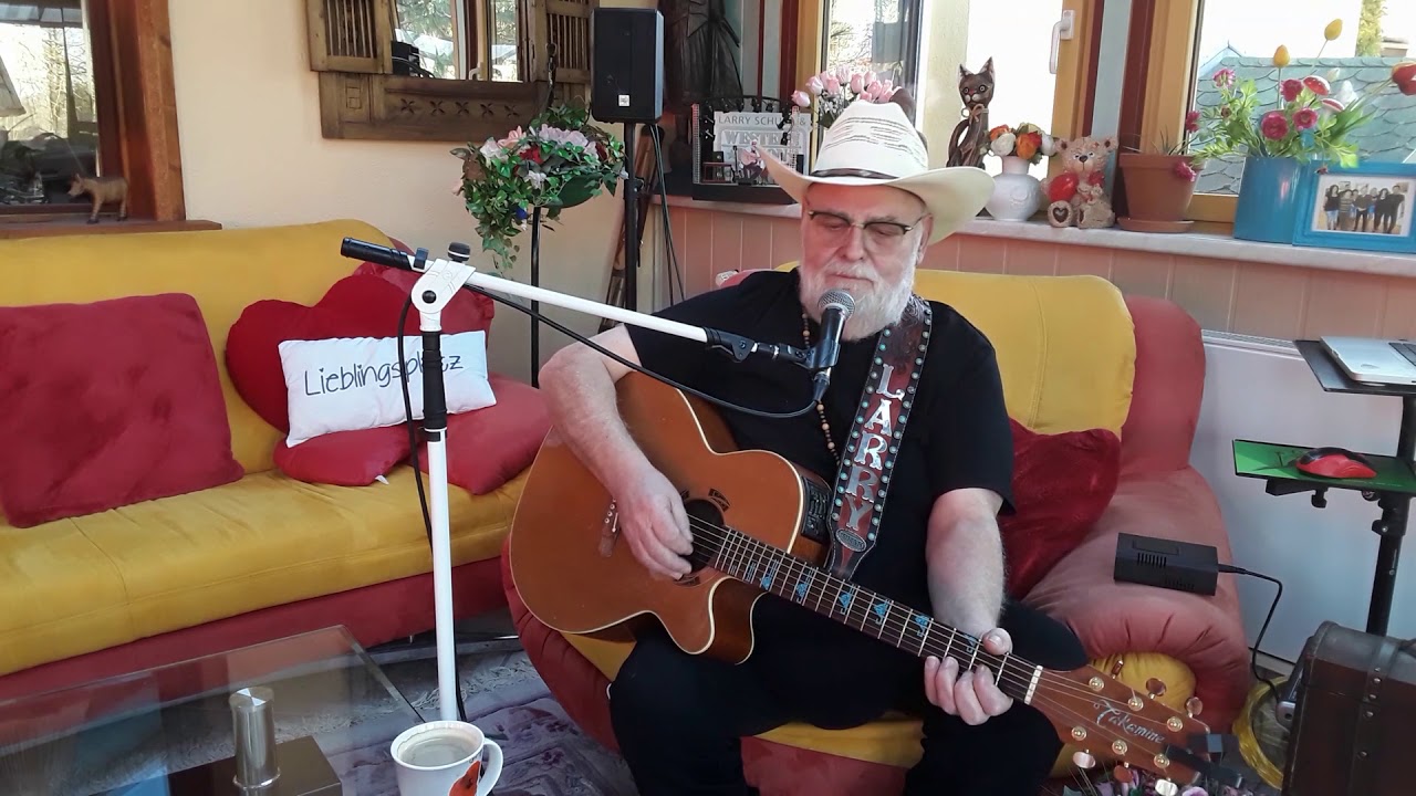 Larry Schuba singt 