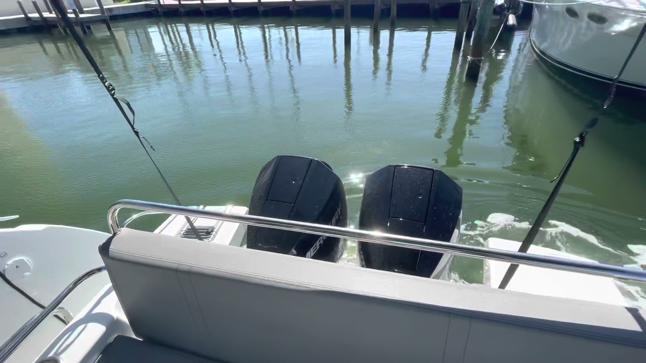 Beneteau Antares 9 Docking Class.