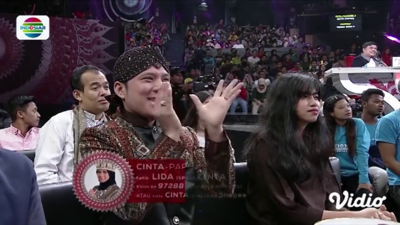 SERU!! Host dan Juri Makan Bareng Oleh Oleh Khas Papua dari Pendukung Cinta  - LIDA 2019