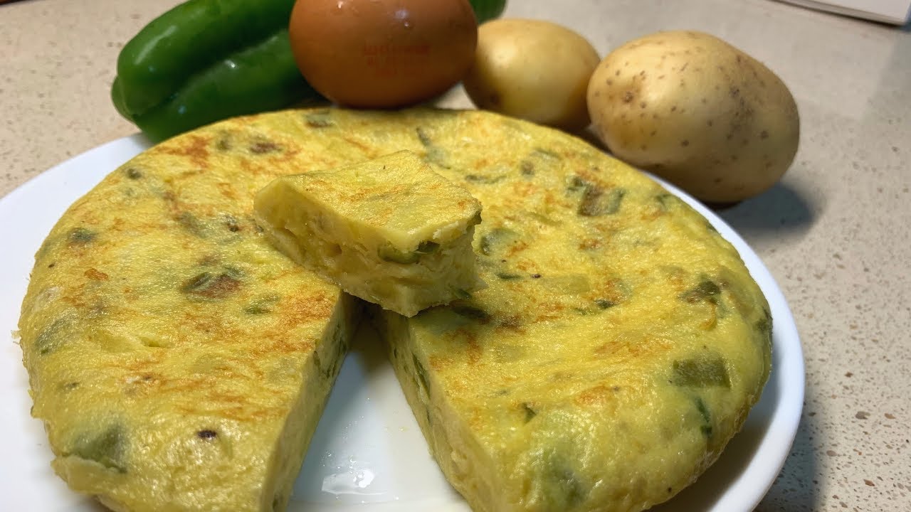 Deliciosa TORTILLA DE PATATAS Y PIMIENTOS VERDES en POCOS minutos
