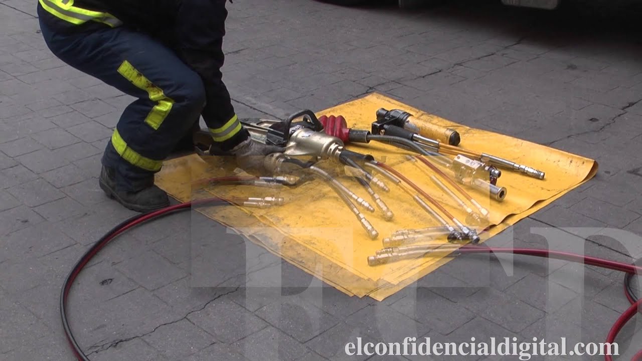 Las herramientas que utilizan los bomberos para rescatar personas en accidentes