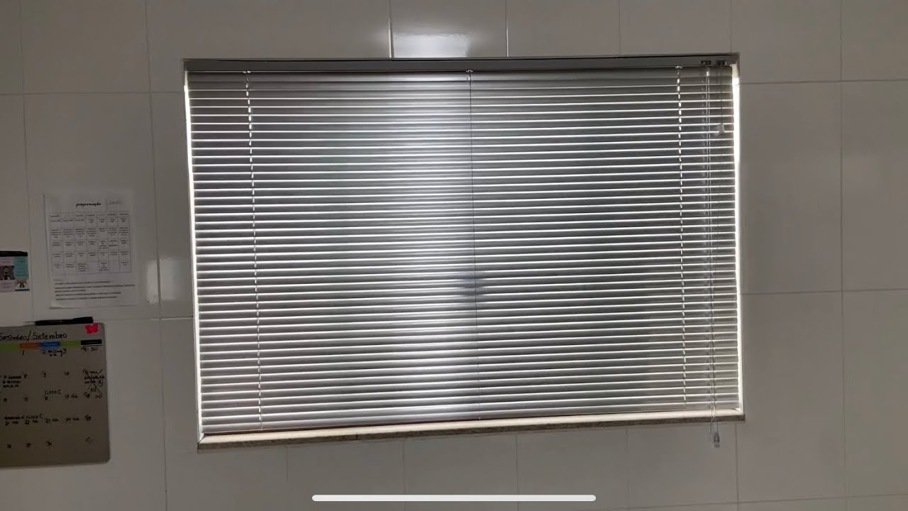 Instalando persiana horizontal embutida em janela