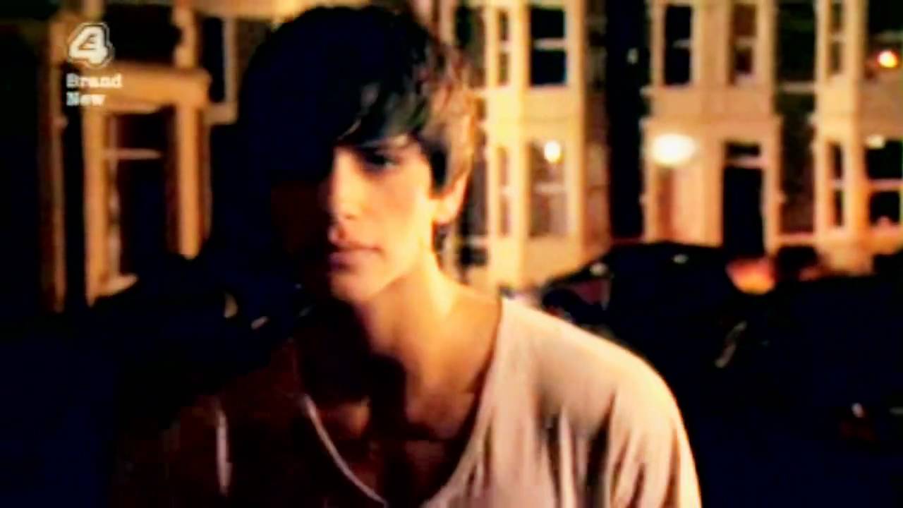 Freddie & Effy - Iris