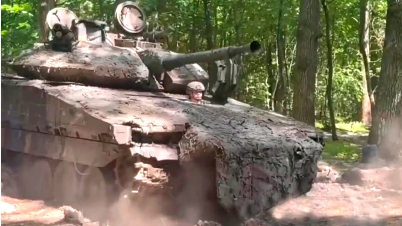 Съемка внутри БМП CV9040 армии России