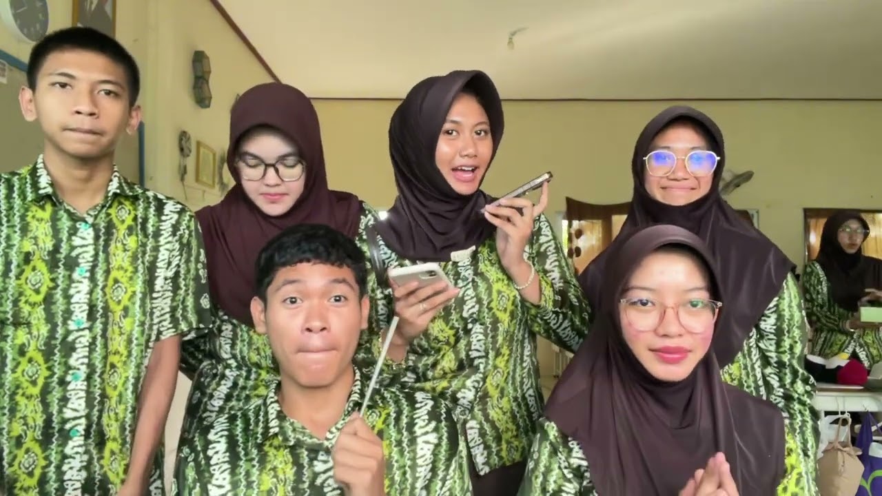 UJIAN PRAKTIKIM BIOLOGI FOTOSINTESIS “TANAMAN HYDRILLA” Kelompok 4 XII-B (IPA2)