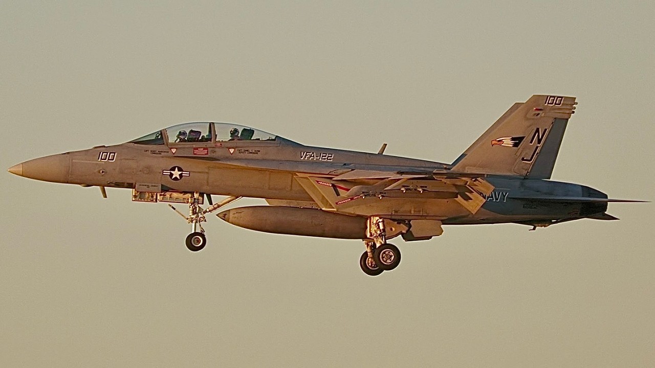 Golden Hour Action: T-45 Goshawks & F/A-18 Super Hornets at NAF El Centro!