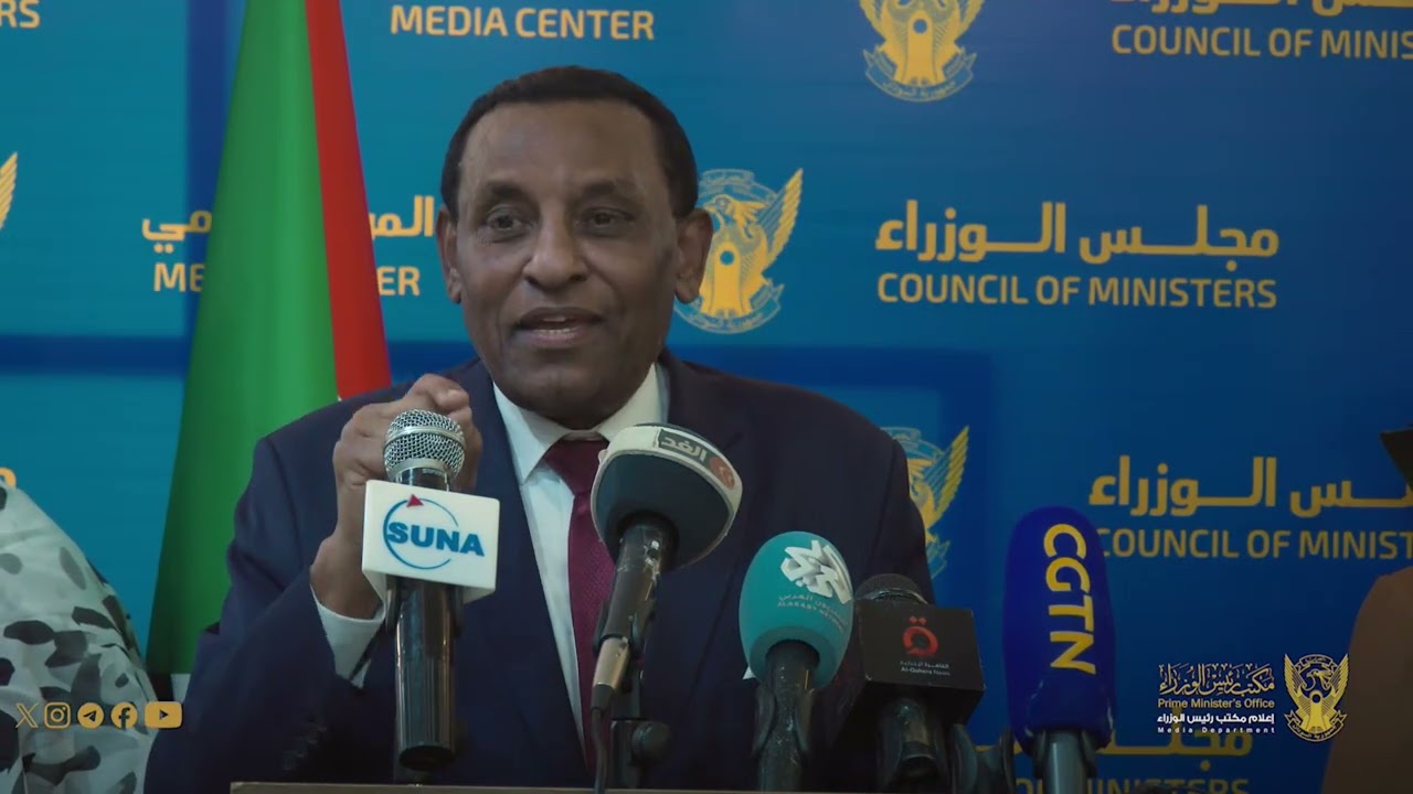 د. كامل إدريس يعود من ميونخ إلى الخرطوم