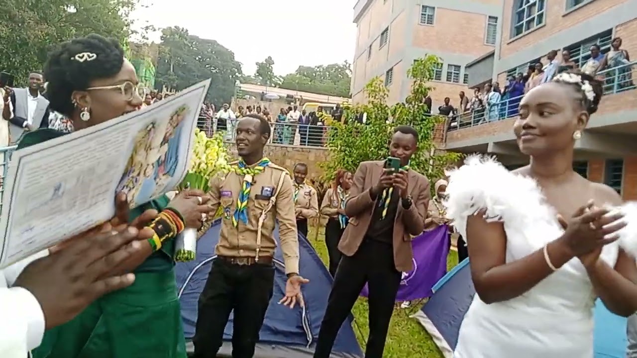 Ibitangaje Bikorwa mu Gusezeranya Abasukuti ! Reba Umudiho Useke Gahoro !