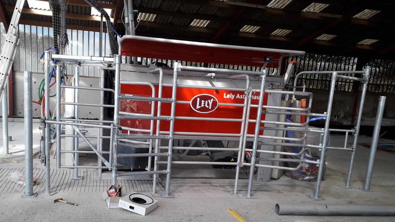 🇨🇵 Construction d'un bâtiment agricole de A à Z avec l'installation de 2 robots lely A5 🐄 (Partie 4)