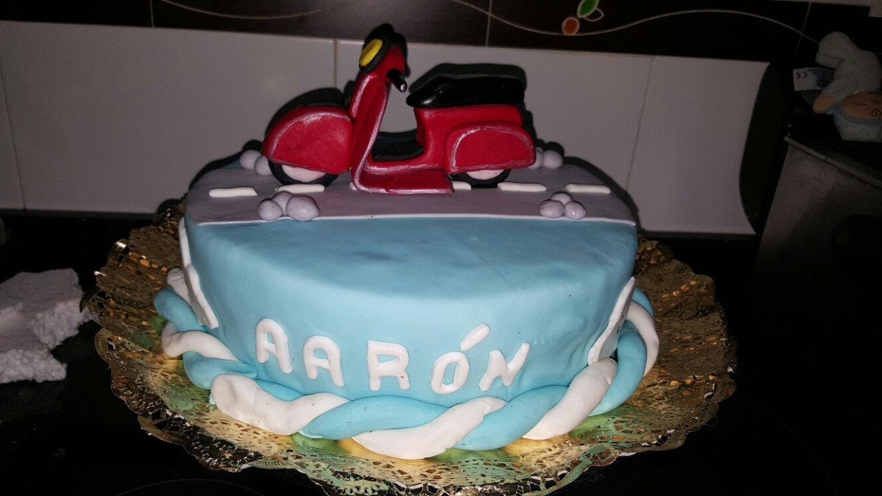 ¡Vespa 3D, modelada en fondant!
