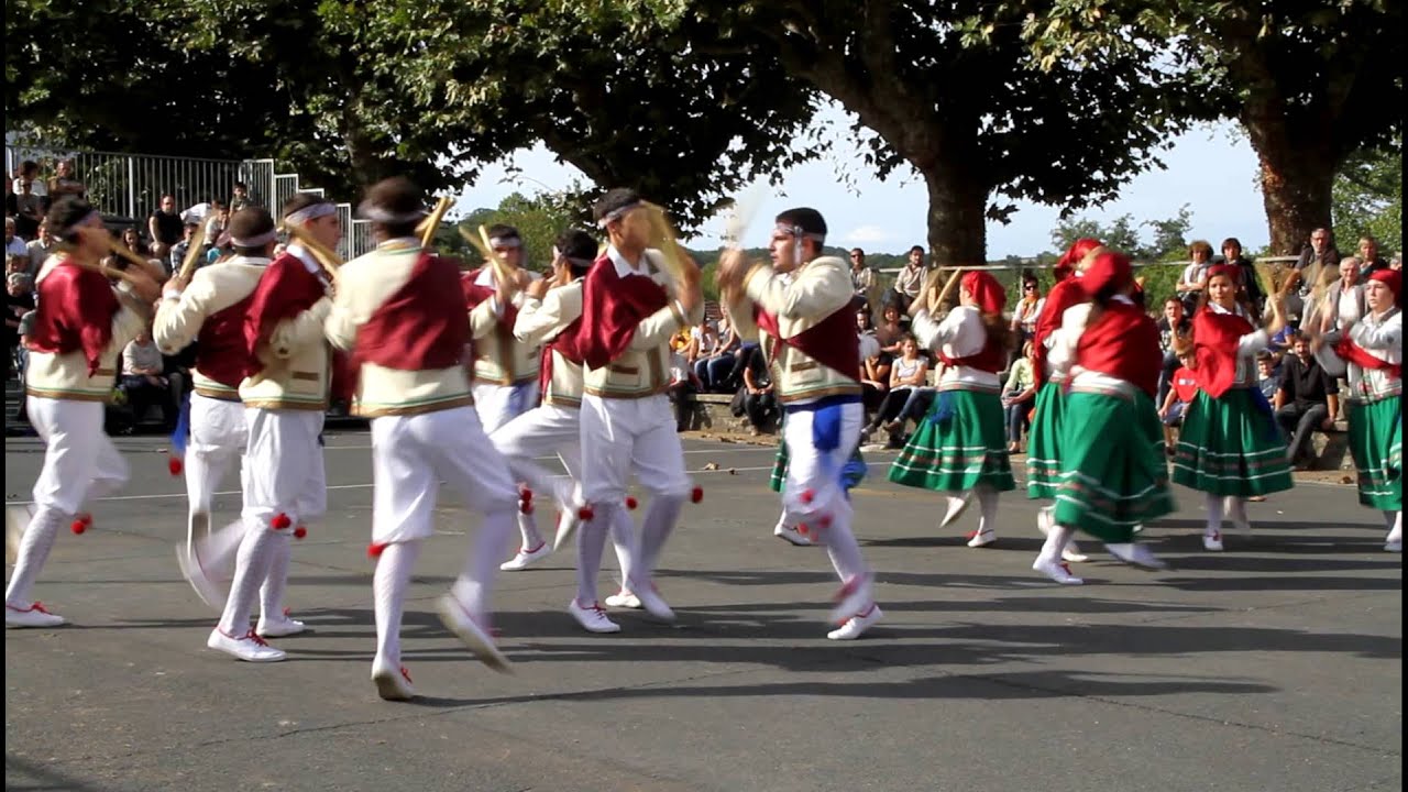 23052 Herri-Uzta 2012 Ezpeletan, Nafarroako Korteseko dantza taldea.