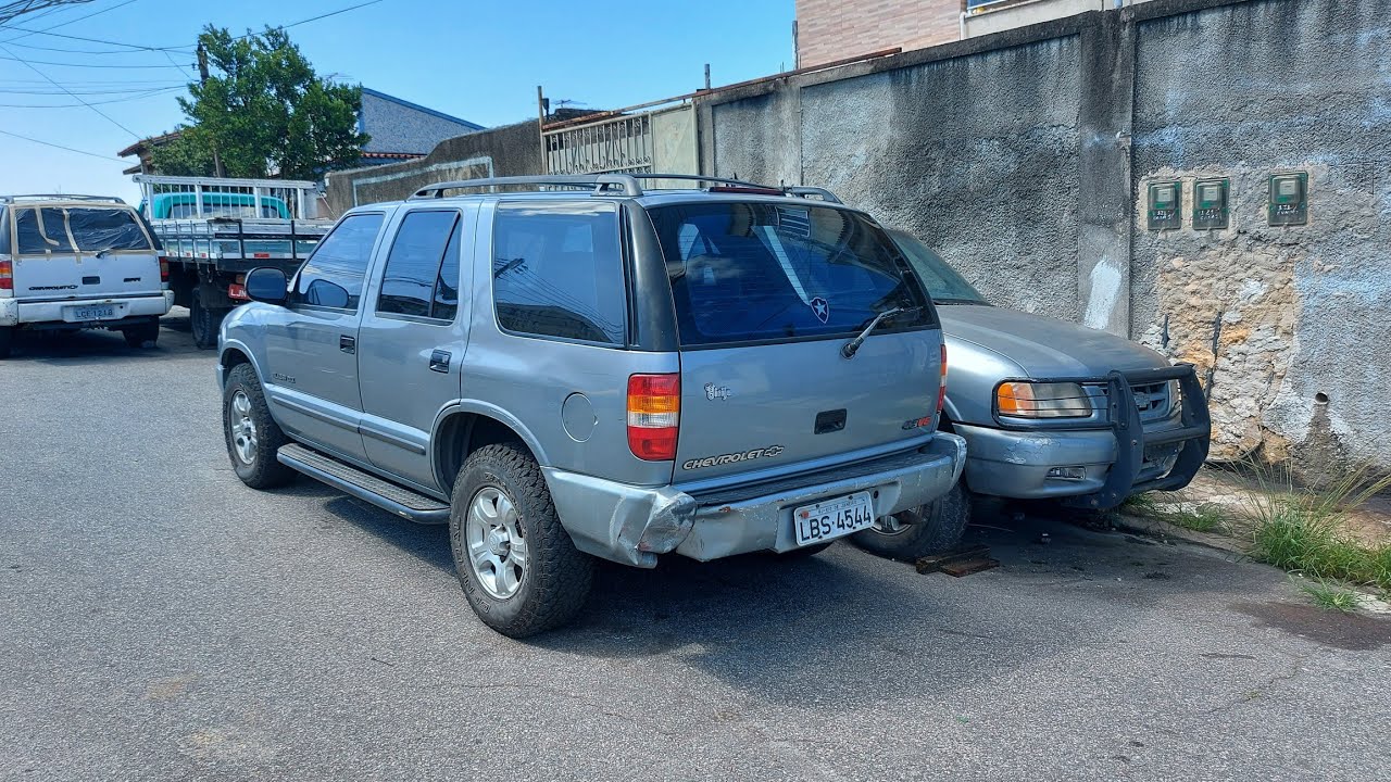 Vídeo de 2 GM Blazer na cor Prata Huet e as diferenças entre 1996/97 e 1997/97 Versão DLX 4.3V6.