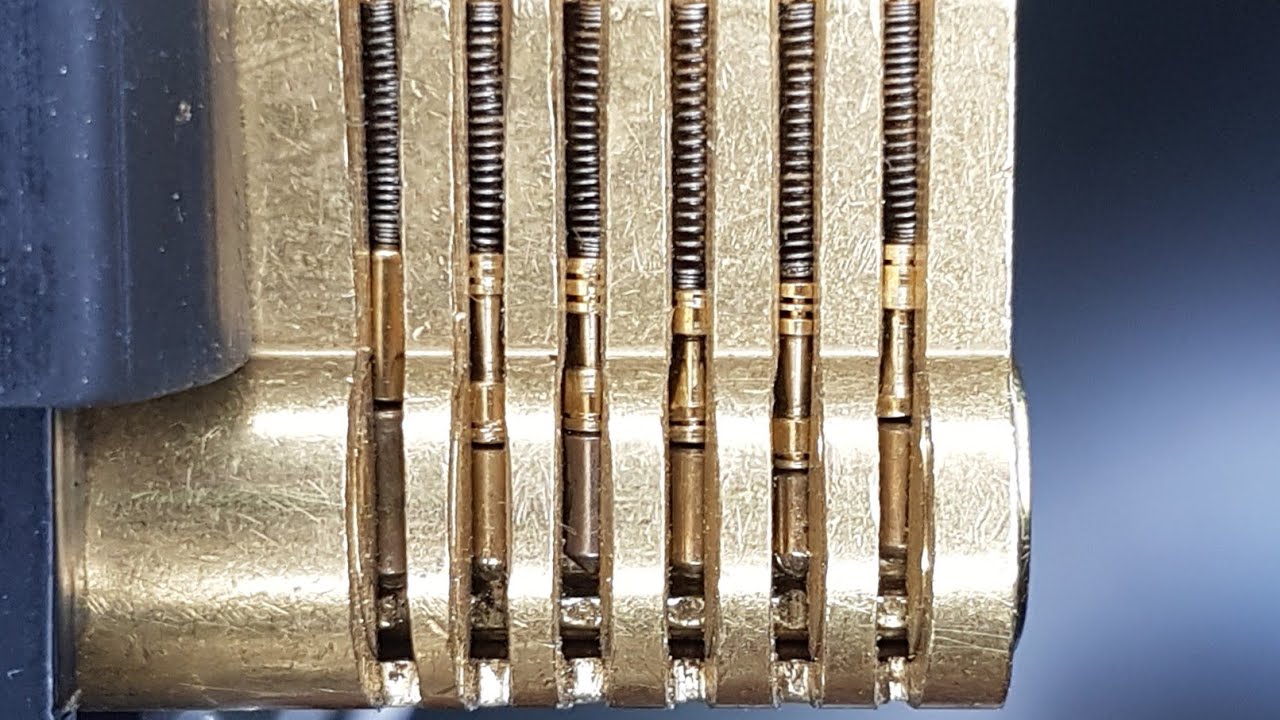 😮 CLOSE UP - Picking Piston Pins in a cutaway lock!