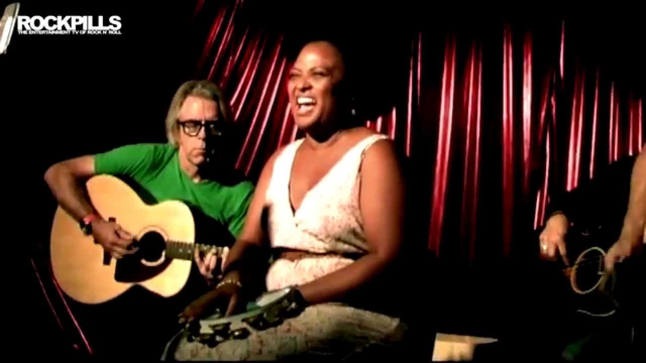Lisa And The Lips - Troubled Mind - Acoustic - HD Video - Rockpills - The Black Lodge Sessions