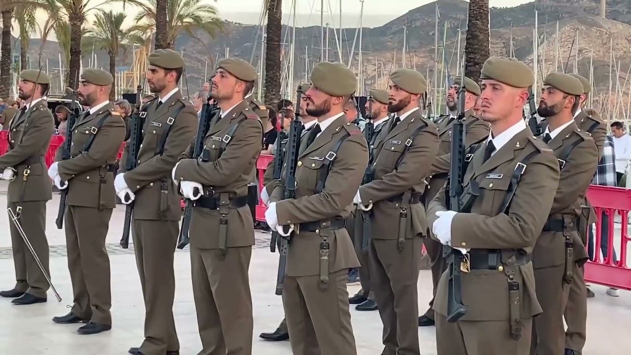 ARRIADO DE BANDERA EN CARTAGENA 2022 DIA DE LA HISPANIDAD