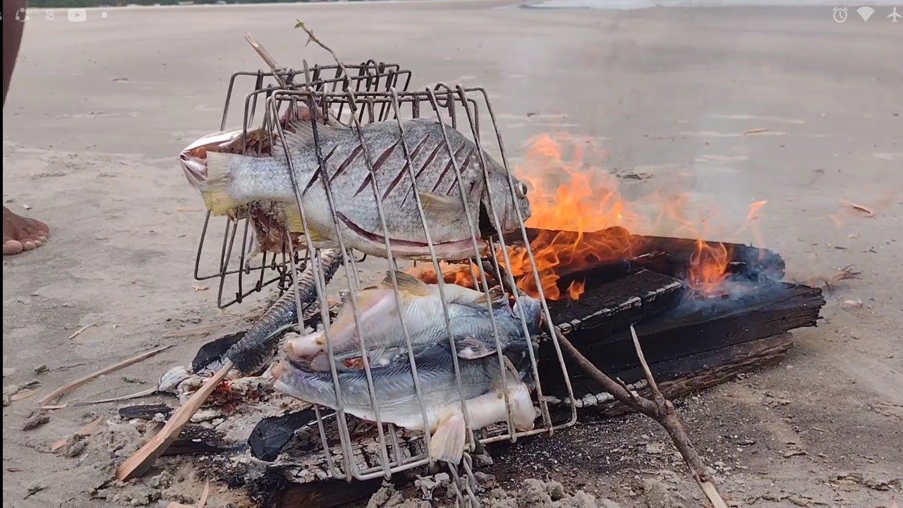 PEIXE ASSADO NA BEIRA MAR. PESCA E AVENTURA