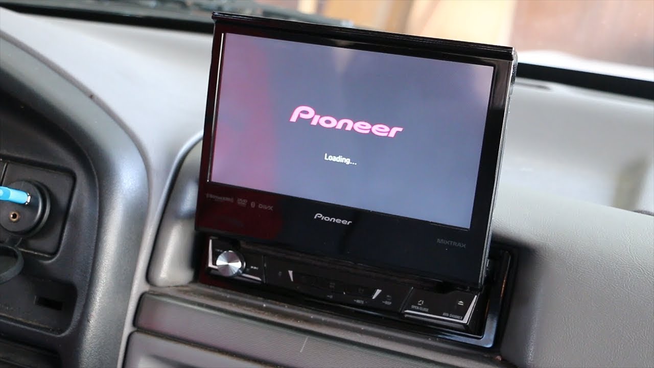 Pioneer AVH-3400NEX Apple CarPlay in 1995 Ford F-350