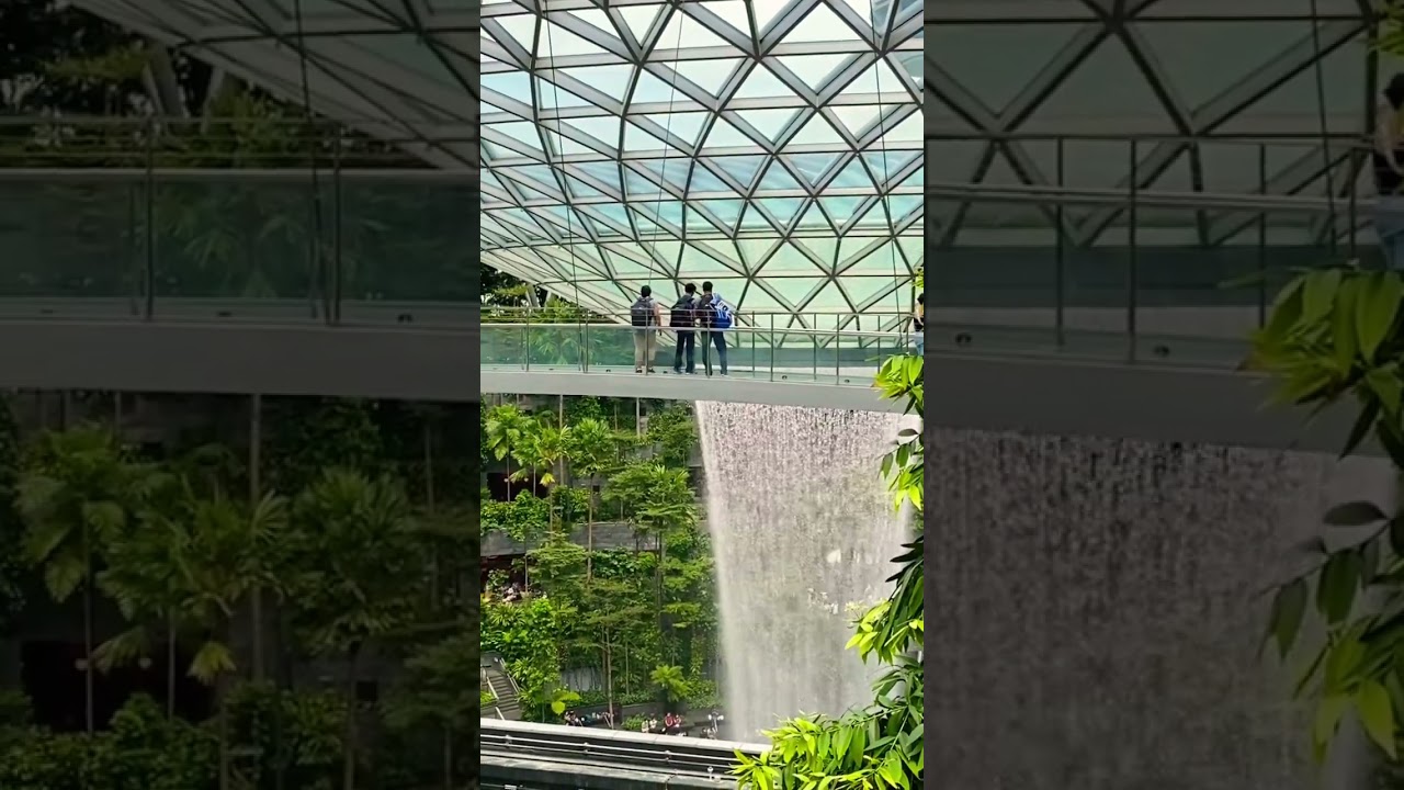 The JEWEL at Singapore Changi Airport! World&rsquo;s Largest indoor Waterfall