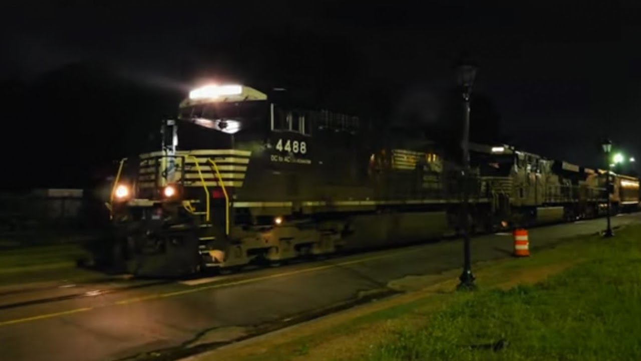 NS 4488 Leads NS 192 H/W Manifest Train W/Mechanical Issues In Downtown Augusta