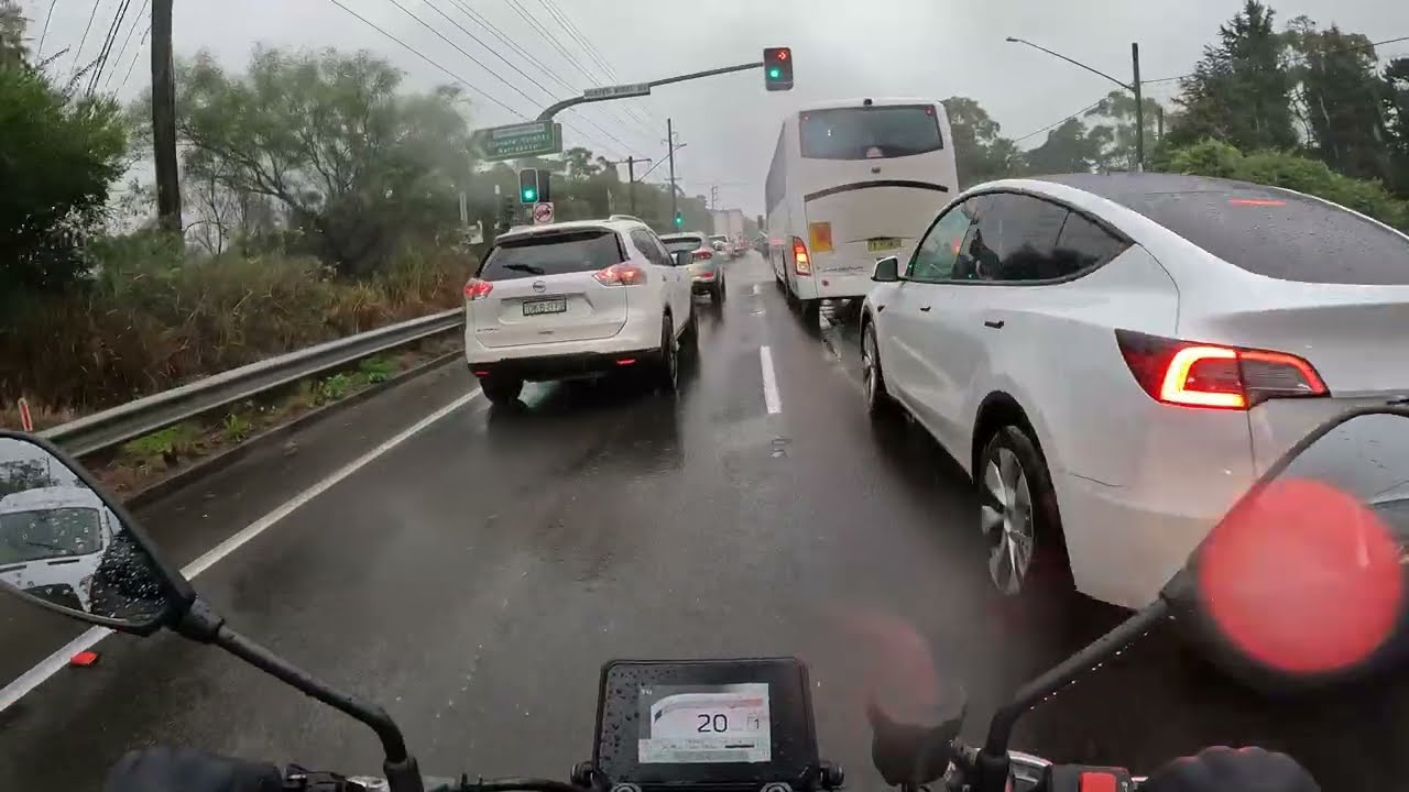 MT09SP across town, raining raw footage