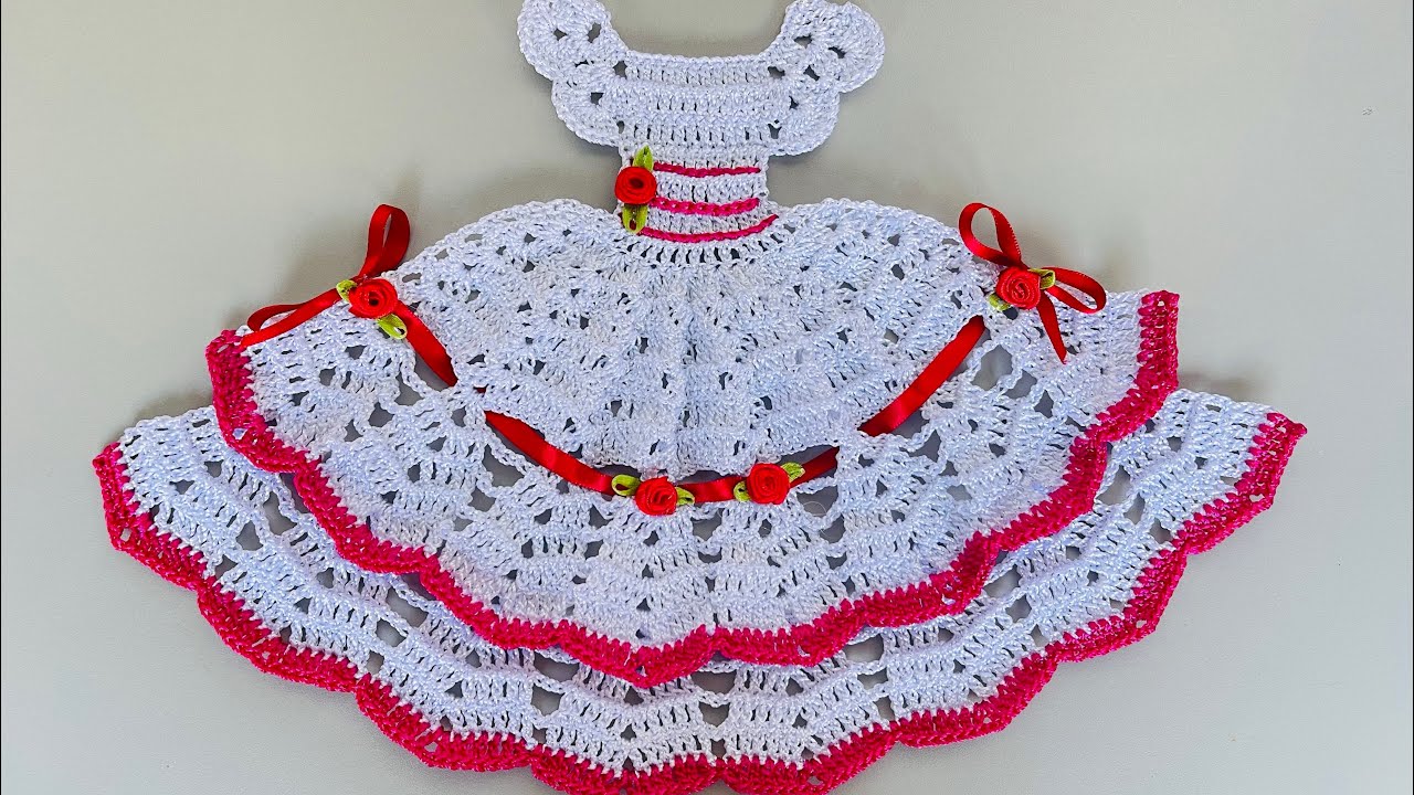 Vestido de crochê para boneca pintanda em pano de prato