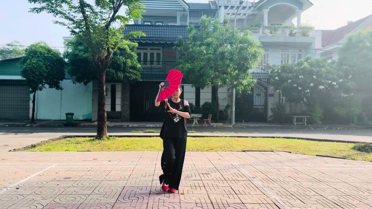 VŨ ĐIỆU VỚI QUẠT👨‍❤️‍💋‍👨 ( nhạc nền Du hành khắp Thiên hạ )