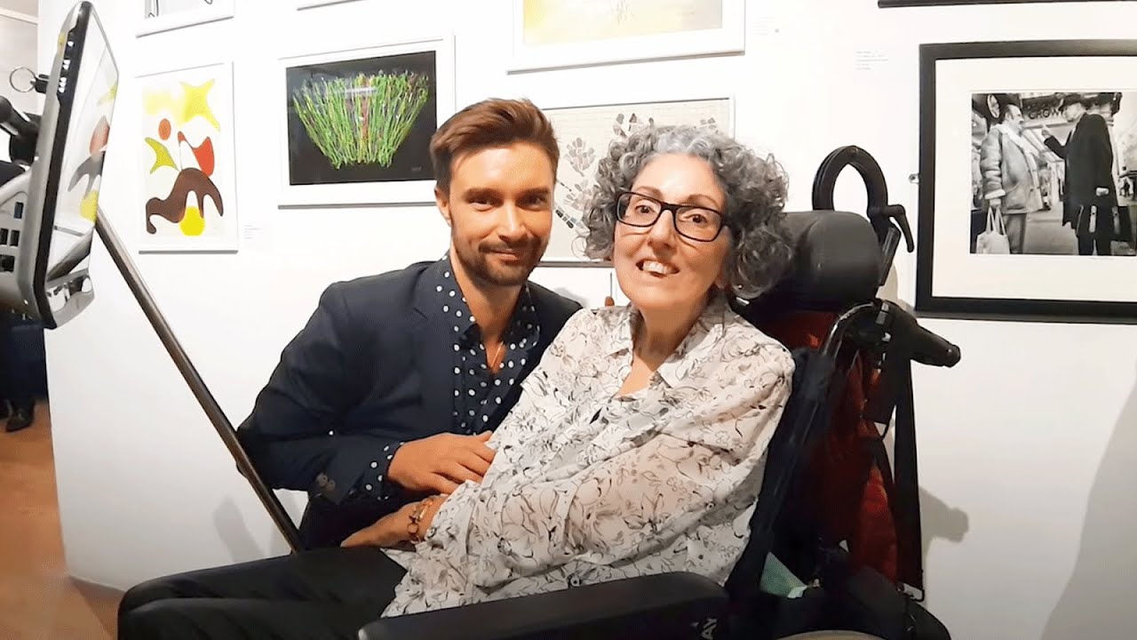 Look to Speak: Helping accessibility users communicate