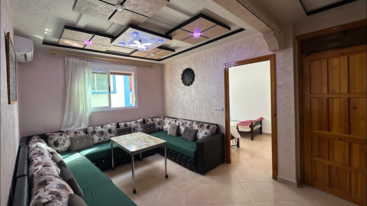 شقة مفروشة👑 للبيع في مرتيل 💕احسن موقع 🥇مساحتها 90 متر تتوفر على 3 غراف 😍بثمن همزة 👌0608867361