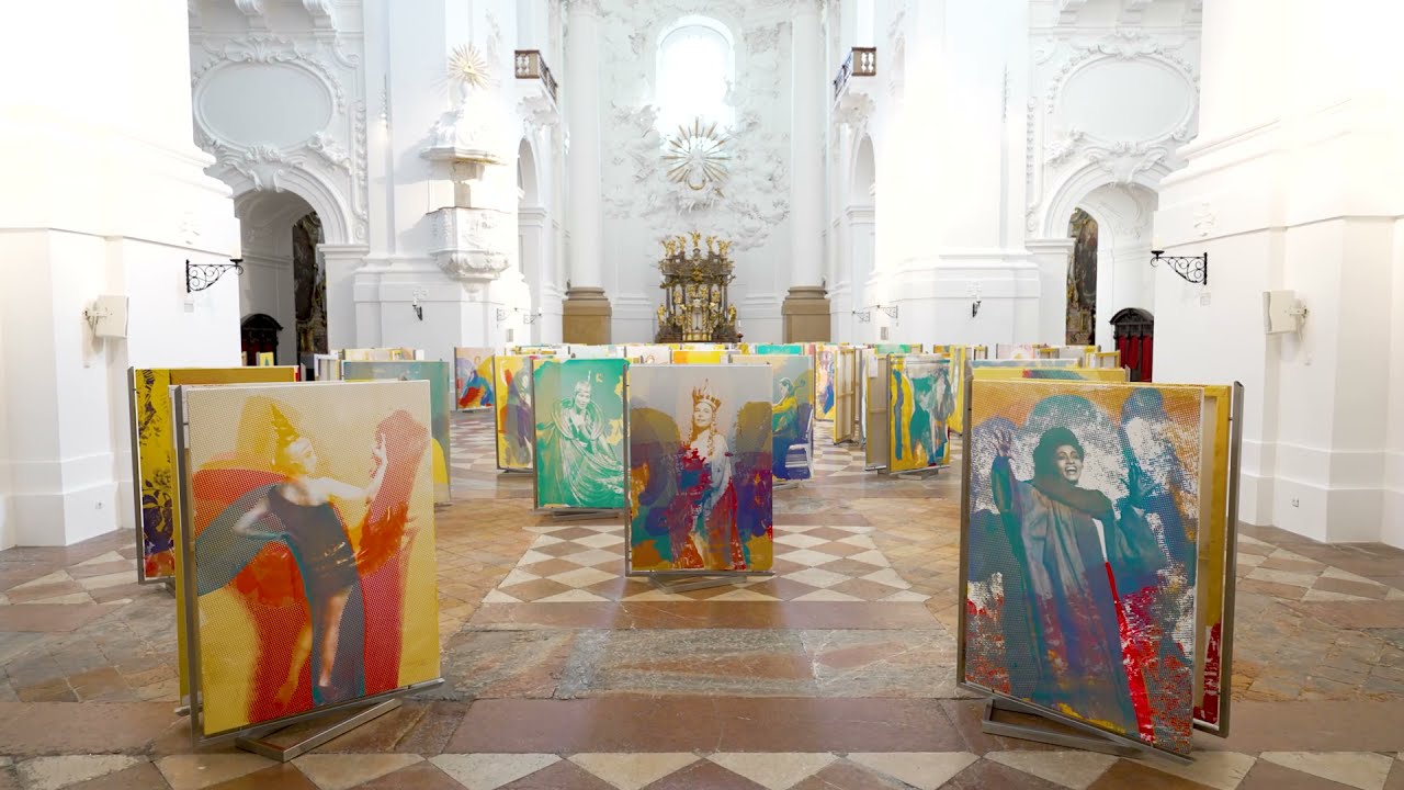 Martina Stock 100 FEMALE VOICES audiovisuelle Installation Serigrafie und Harfe Kollegienkirche SBG