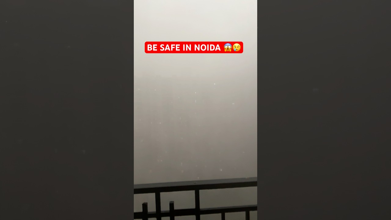 AATANKI BAARISH In NOIDA 😱 #viralshort #noida #rain #delhincr #viralshort