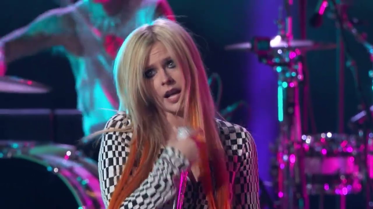 Avril Lavigne & Travis Barker Perform 