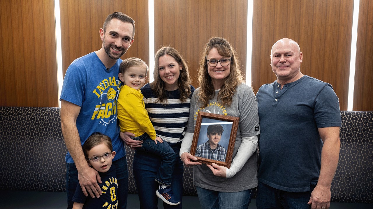 Family of donor hero, Dalton, and kidney recipient meet at Pacers game