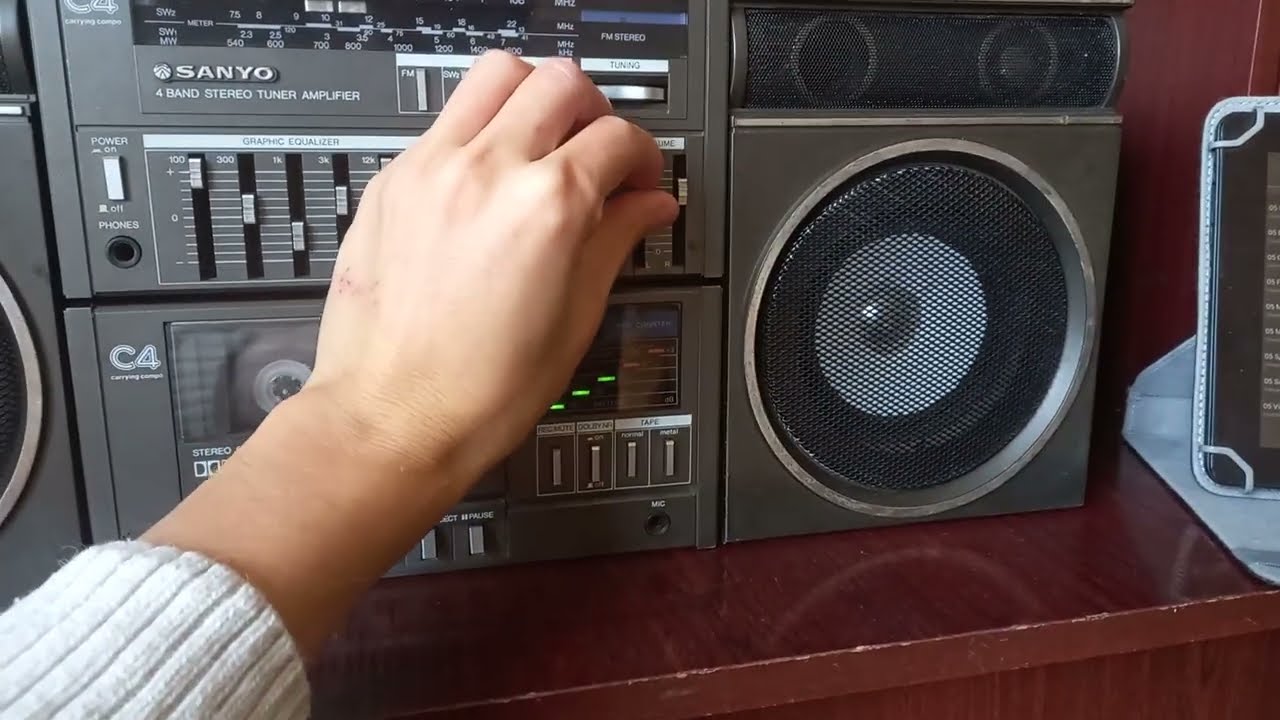 SANYO C4 vintage stereo boombox