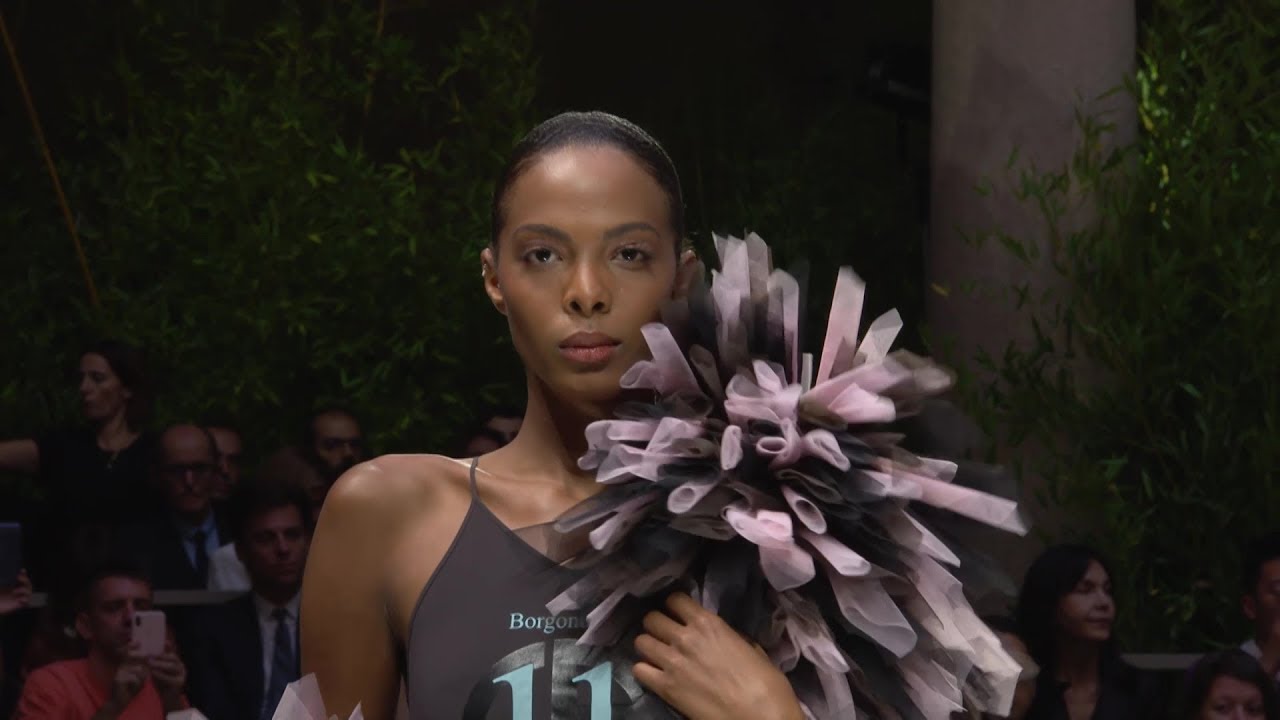 Nel mondo di Giorgio Armani. Collezione Donna Primavera Estate 2020.