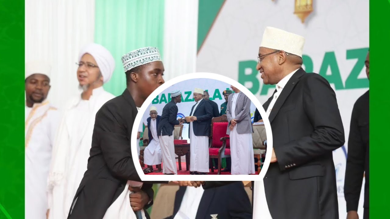RAISI WA ZANZIBAR AMWAGA CHOZI, MASHAIRI YA FUMAU WA YANGAAA ,KWENYE HAFLA YA BARAZA LA MAULID