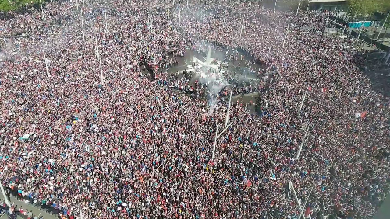 You Never Walk Alone - Feyenoord Fans Outside Hilton Rotterdam