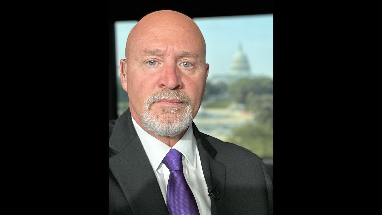 Давний сотрудник Трампа рассказал о документах Трампа и преступлениях, связанных с воспрепятствов...