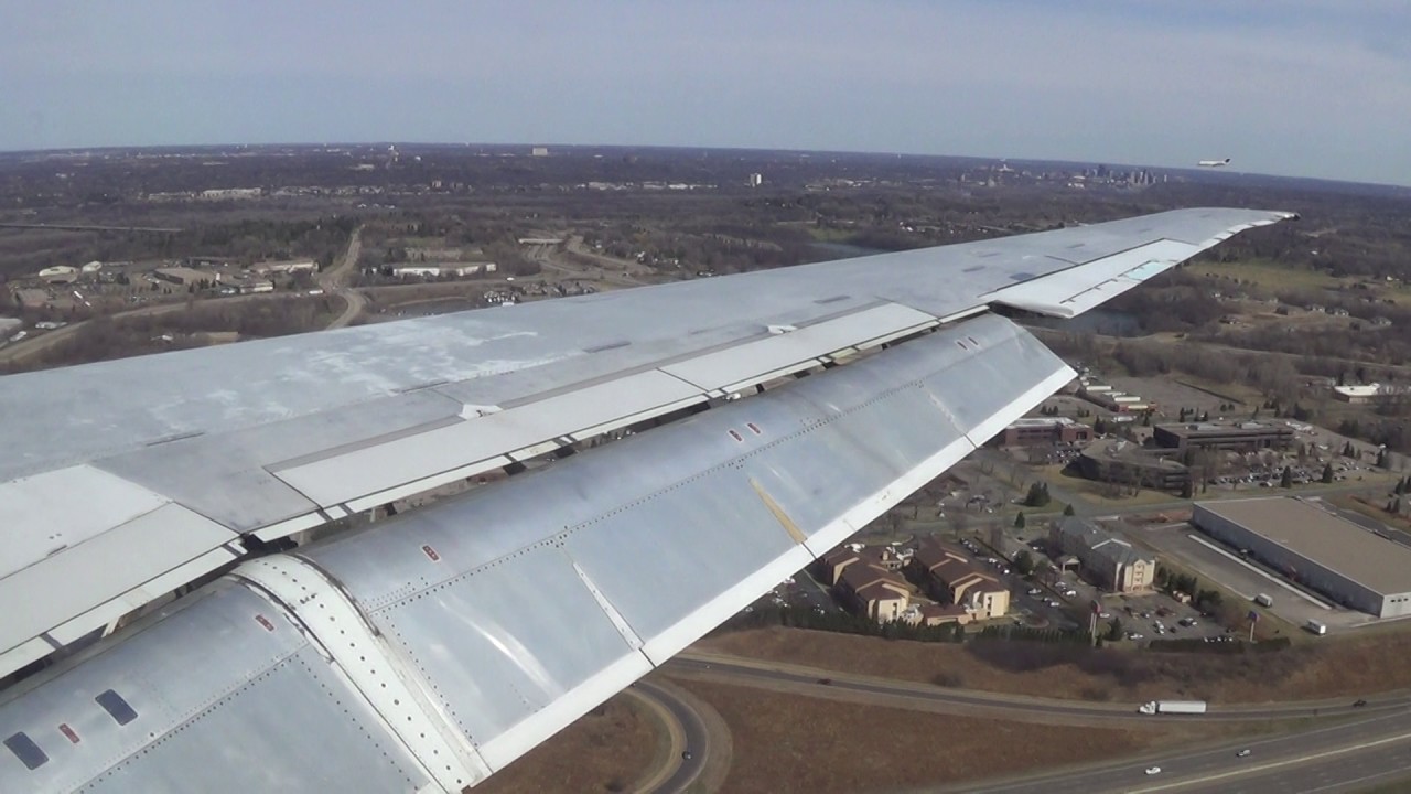 Delta Airlines MD-88 [N945DL] Landing w/FULL REVERSE THRUST!