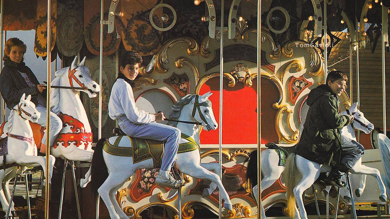 Ruth 33  Carousel Organ Plays Carl Frei