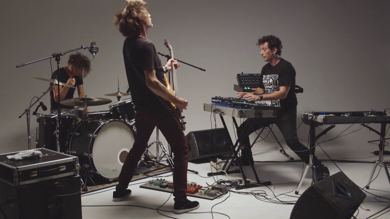 Oolluu - Attitude - (Live In The Studio) - One Take Series #1