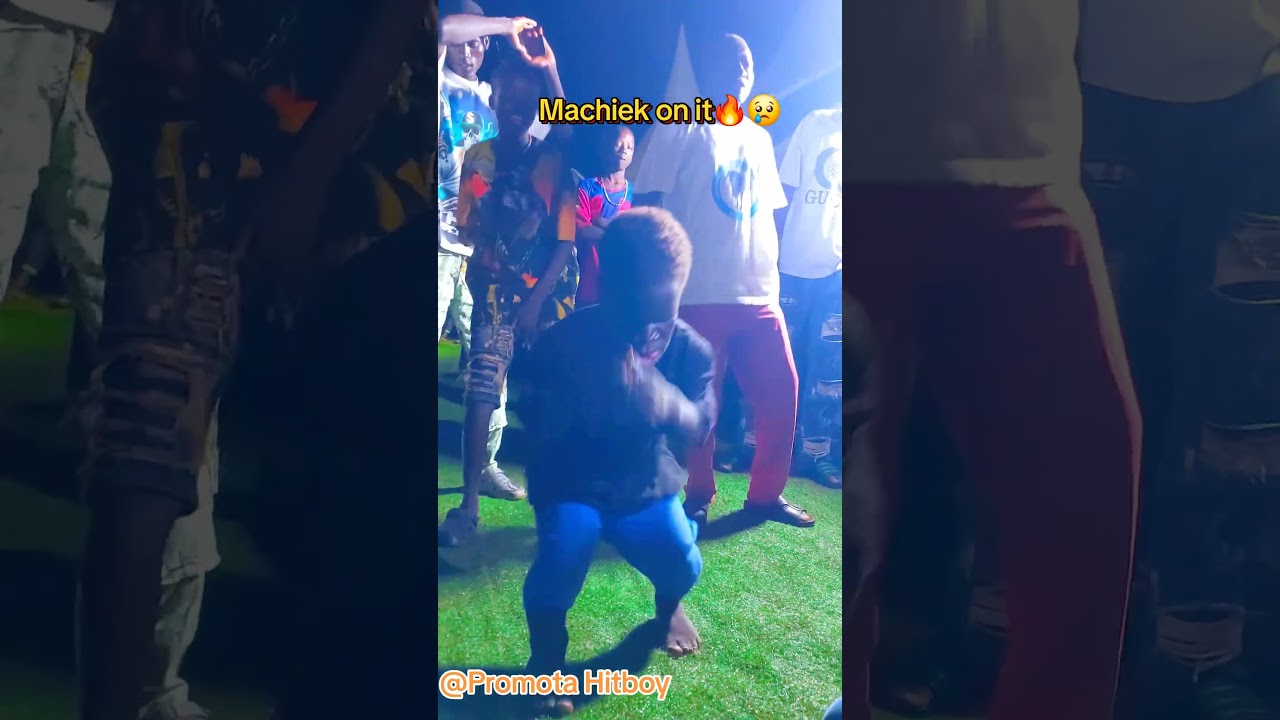 Machiek rock the stage last night at Nyakuron center during Chiengdit Jieng Concert by 2Gee Master