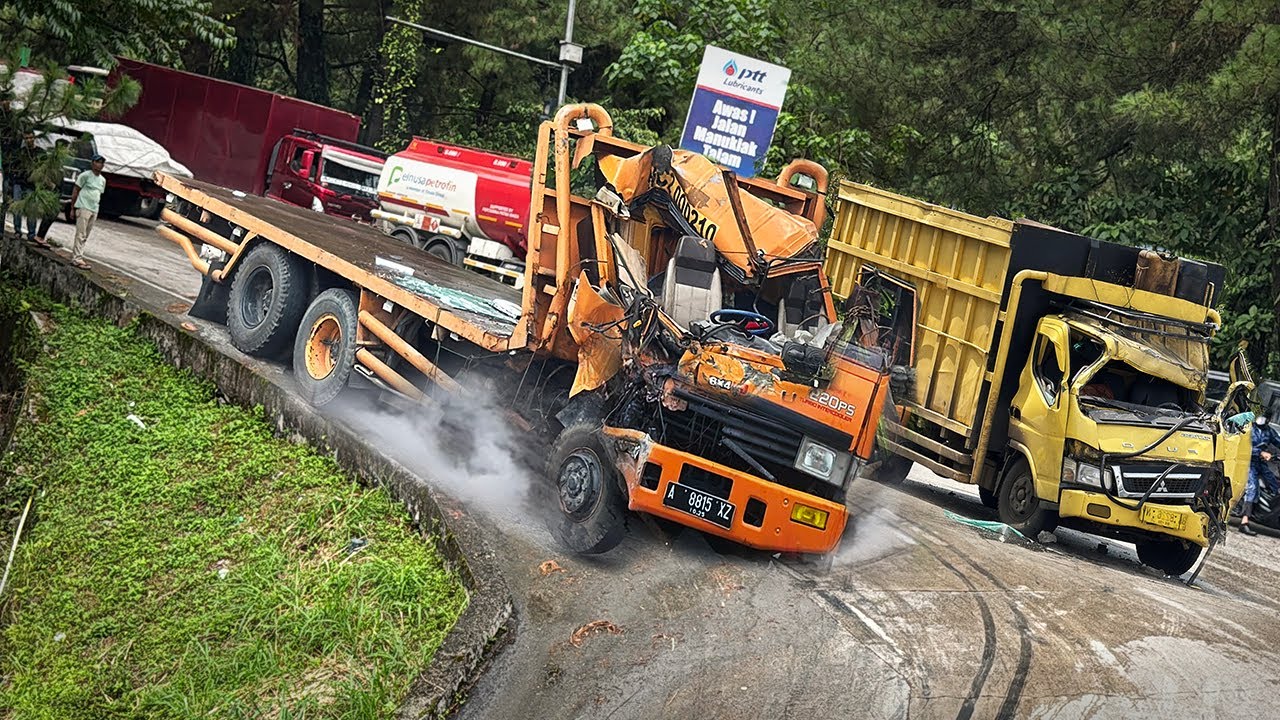 LAKA TERPARAH !!! Tabrakan Keras Kabin Truk FUSO Sampai Hancur Dibawa Melintas Lewat Sitinjau Lauik