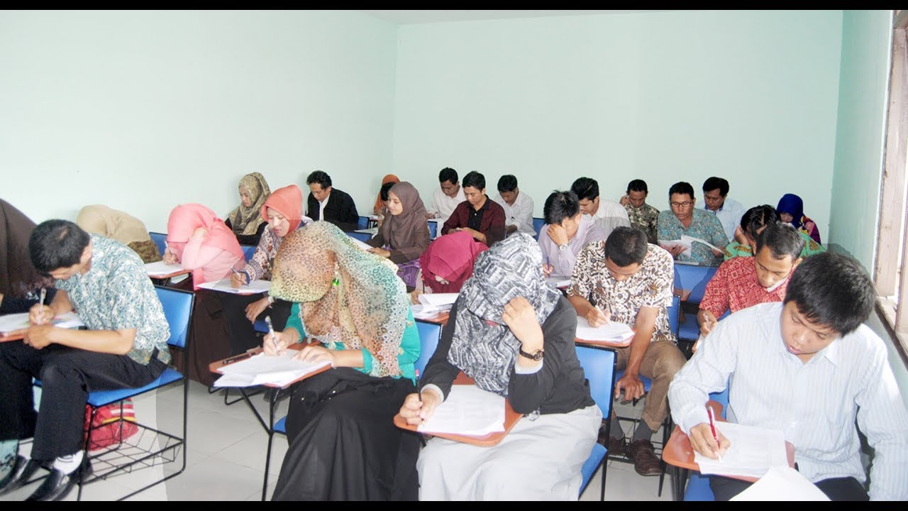 SEJARAH UNU KALBAR, Test Penerimaan Dosen Perdana. Setelah Test Makan Nasi Bungkus