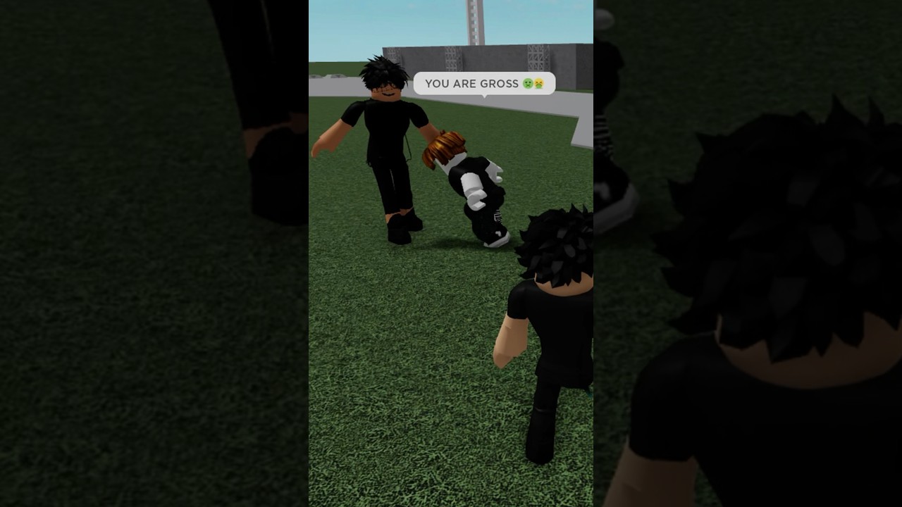 SLENDER OR BACON? 👇😱 #shorts #roblox